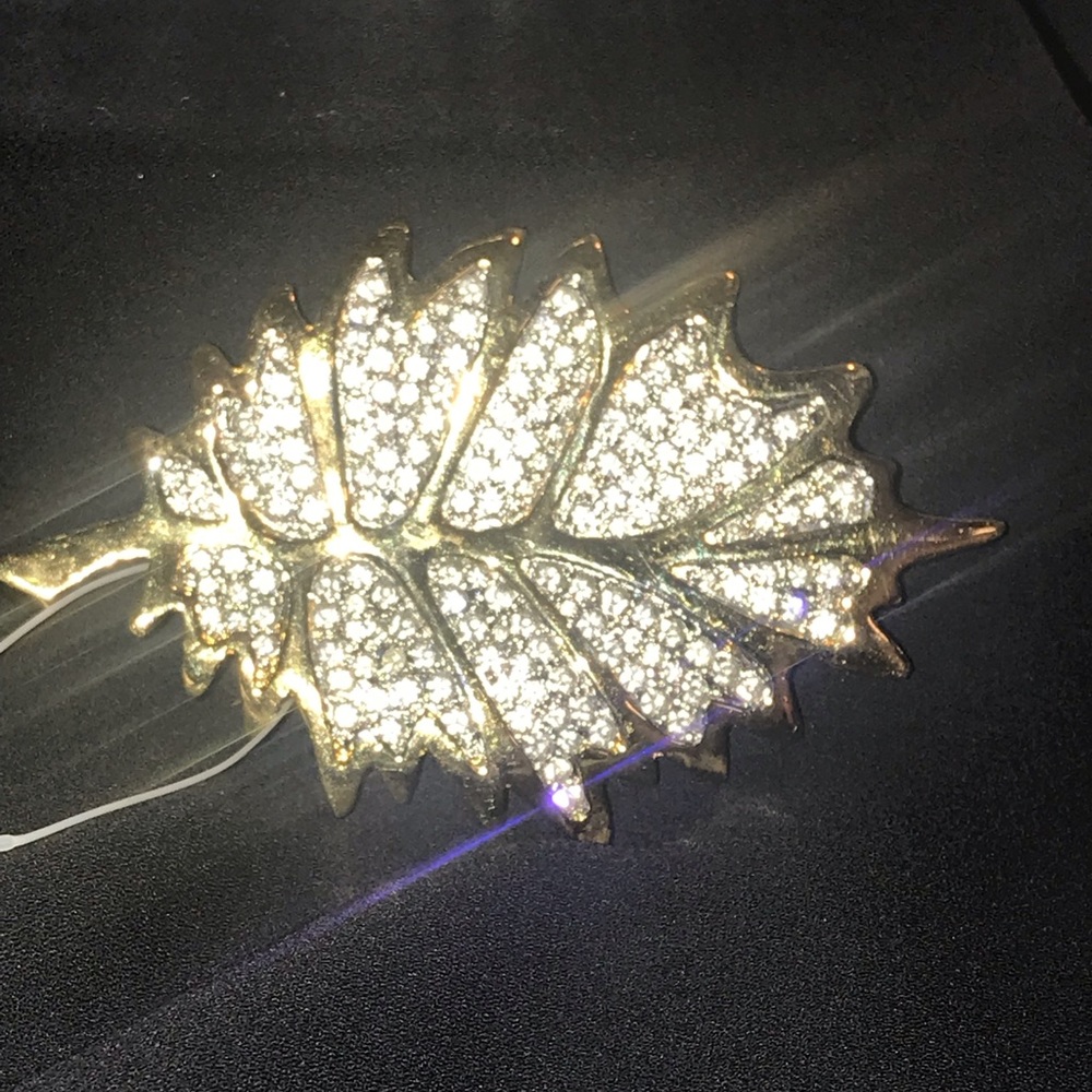 VALENTINO Gold Diamanté Pin - Picture 3 of 6